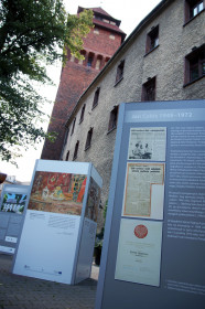 Fragment ekspozycji i budynek Muzeum