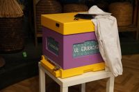 Ul edukacyjny - na ulu wisząca bluza pszczelarska