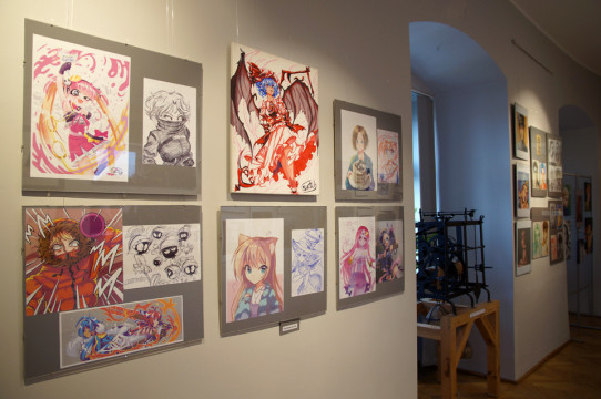 Fragment ekspozycji - na pierwszym planie prace w stylu manga